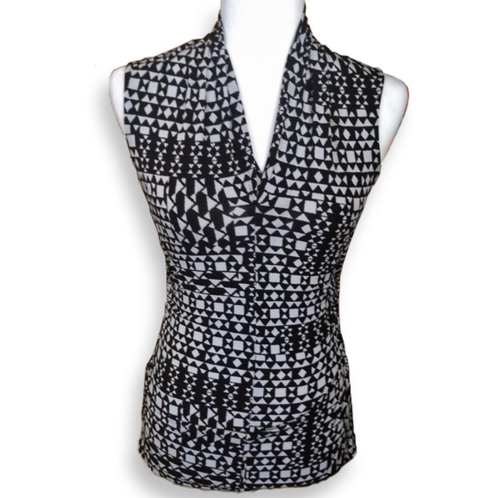 Vince Camuto XS Black & White Stretch Top